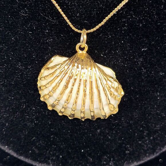 Gold Encrusted Gilded Seashell Necklace 16 in chain 1.25 in pendant fashion - Picture 1 of 6